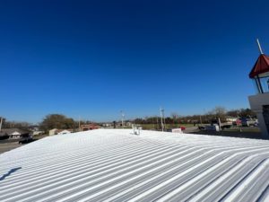 A new installed commercial roofing system